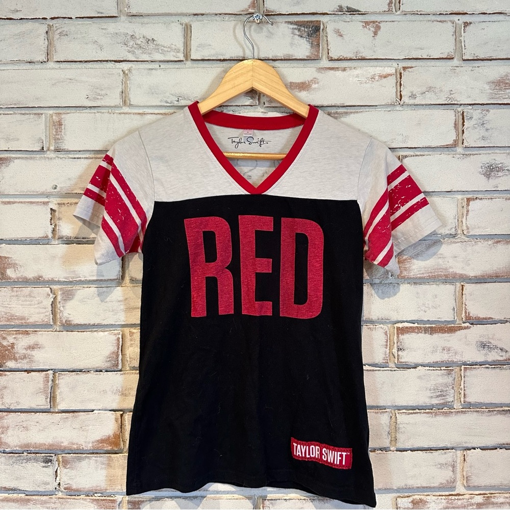 Taylor Swift Kids 'RED' V-Neck Tour Jersey in Black & Red 13